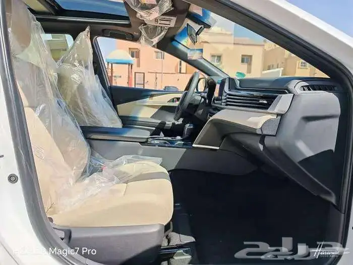 كامرى هايبرد LE ابيض 2025 8