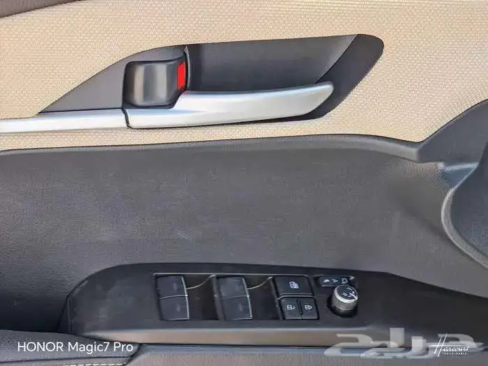 كامرى هايبرد LE ابيض 2025 6