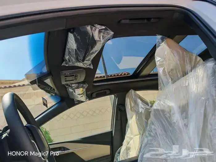 كامرى هايبرد LE ابيض 2025 17