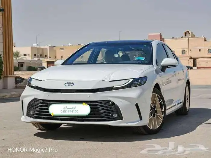كامرى هايبرد LE ابيض 2025 0