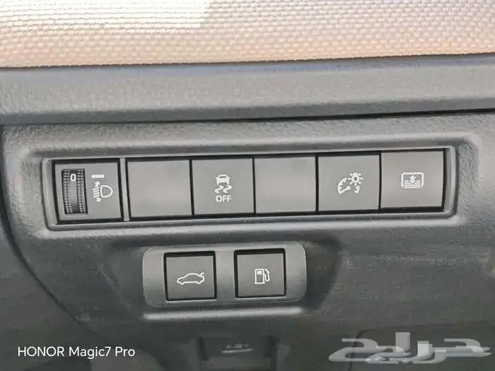 كامرى هايبرد LE ابيض 2025 11