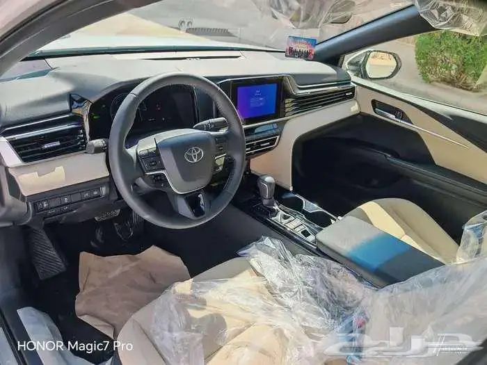 كامرى هايبرد LE ابيض 2025 21