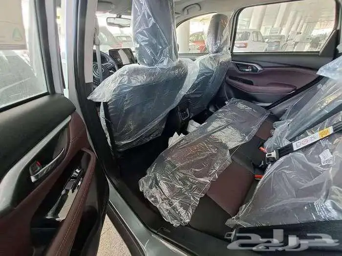 تويوتا اوربان كروزر GLX فل كامل موديل 2026 8