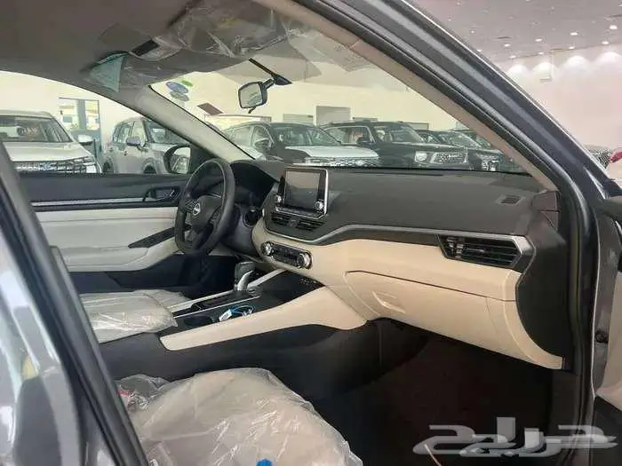 نيسان التيما ستاندر و نص فل بنزين 2025 - 2026 3