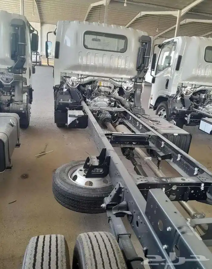 يوجد عدد ايسوزو دنه 2025 للايجار على حسب الطلب ثلاجه او شبك 1