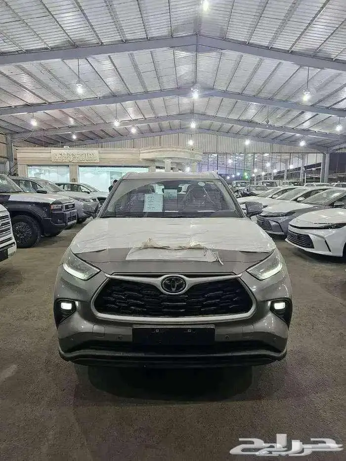 تويوتا هايلاندر GLE 2025 نص فل لون رمادي 0