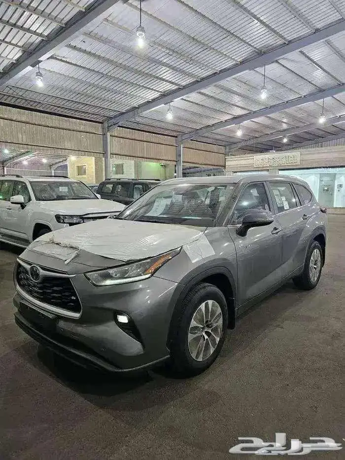 تويوتا هايلاندر GLE 2025 نص فل لون رمادي 1