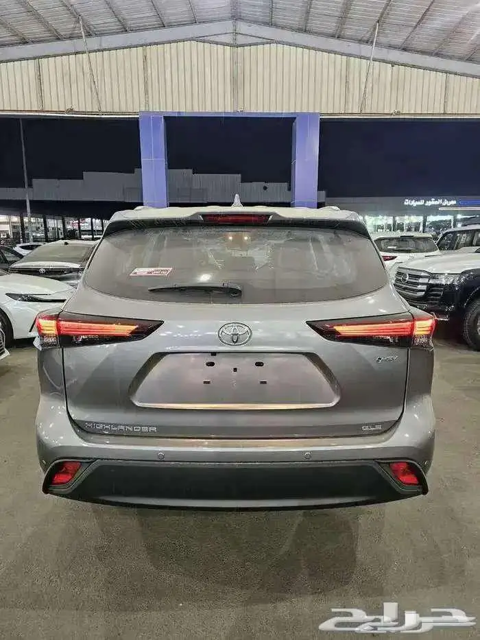 تويوتا هايلاندر GLE 2025 نص فل لون رمادي 2