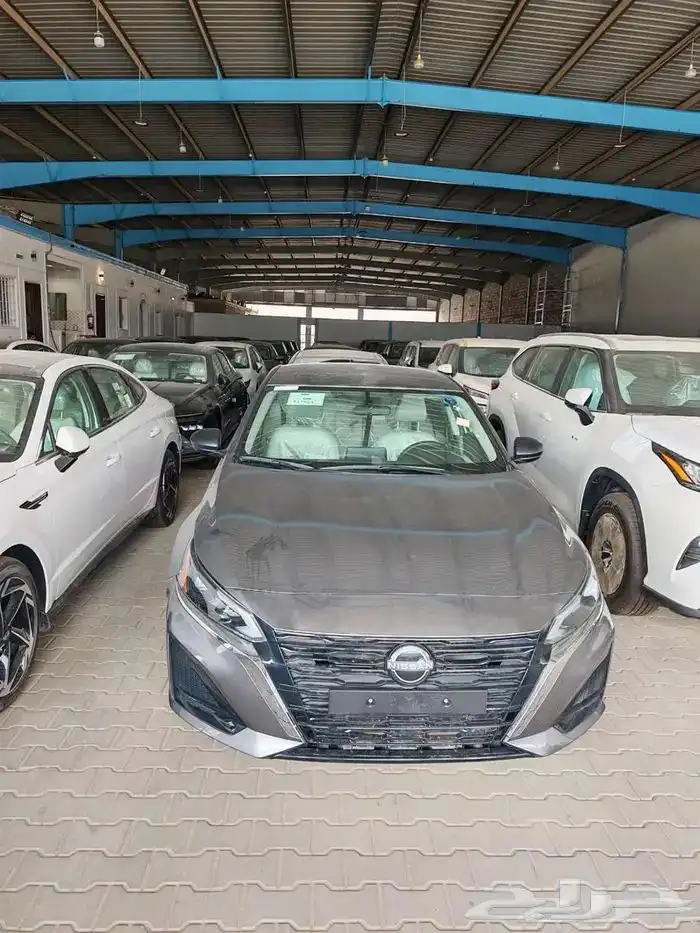 سيارات نيسان 2