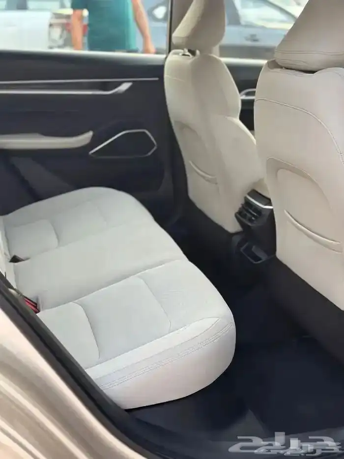 جيلي امجراند 2023 10