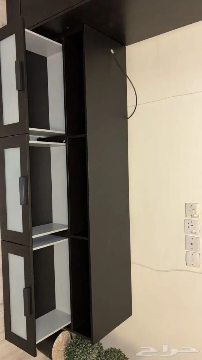 طاولة تلفزيون من ايكيا شبه جديدة 1