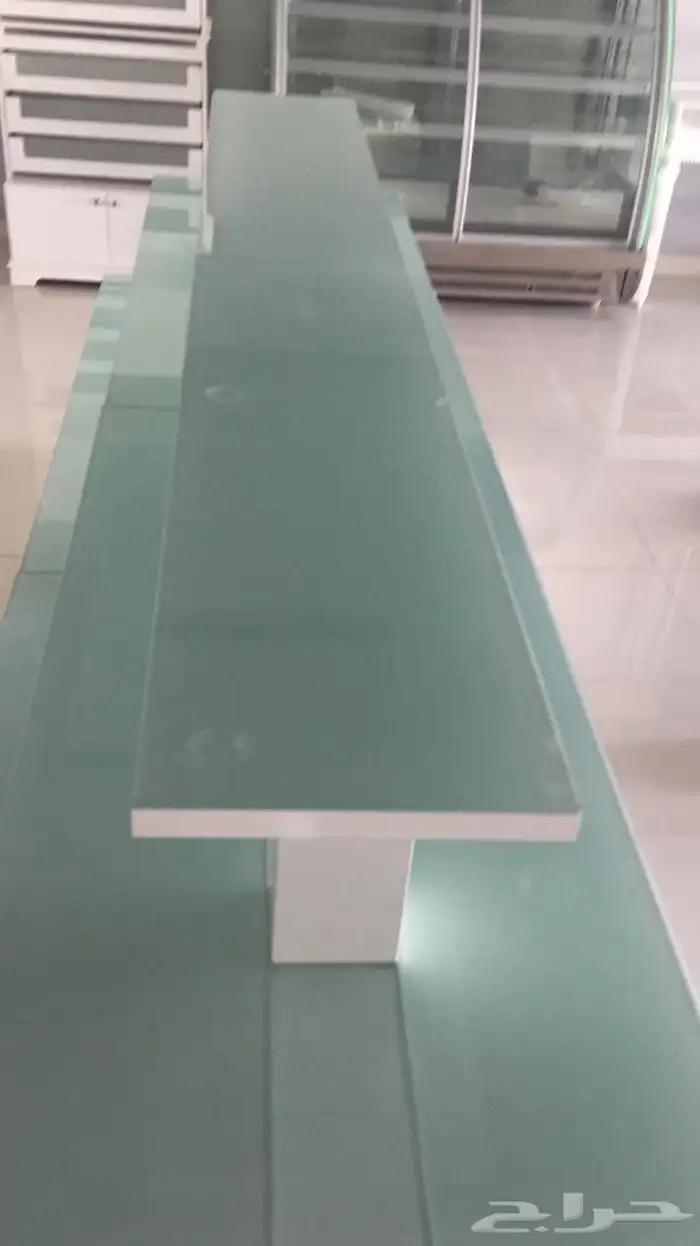 اغرض محل حلويات كامله ومن اجود انواع الخشب والثلاجات 24