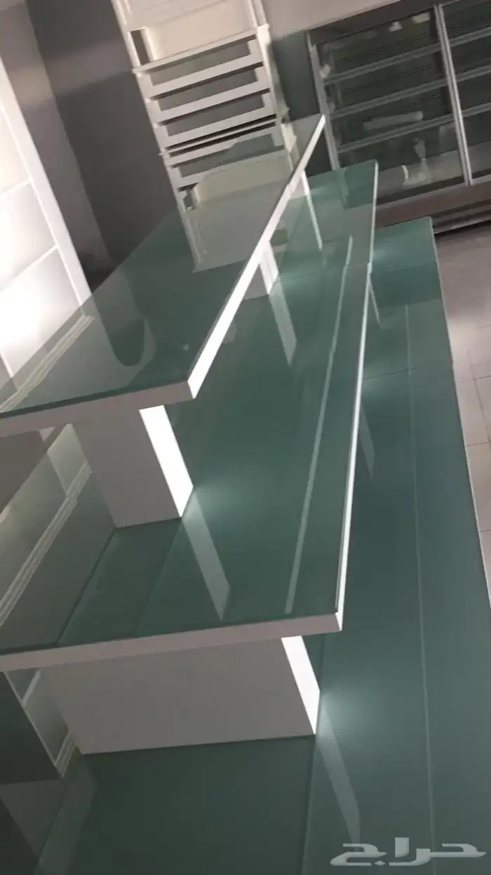 اغرض محل حلويات كامله ومن اجود انواع الخشب والثلاجات 29