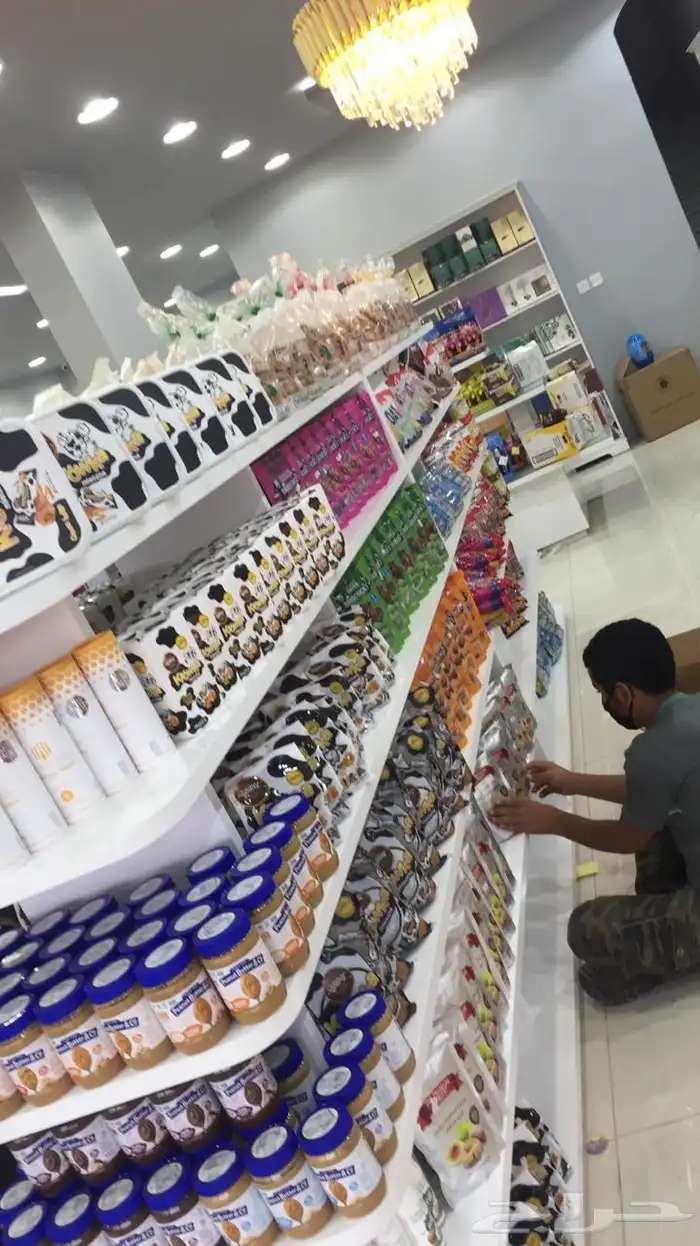 اغرض محل حلويات كامله ومن اجود انواع الخشب والثلاجات 27