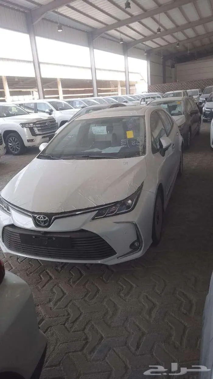 تويوتا كورولا 2025 XLI جنوط فتحة سقف ابيض 2000cc 0