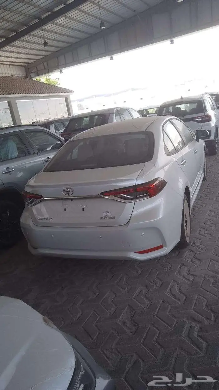 تويوتا كورولا 2025 XLI جنوط فتحة سقف ابيض 2000cc 2