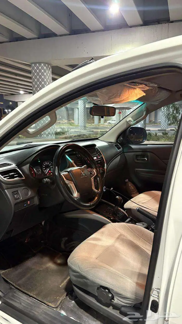 ميتسوبيشي L200 موديل 2022 ديزل دبل اوتوماتيك بحالة الوكالة 4