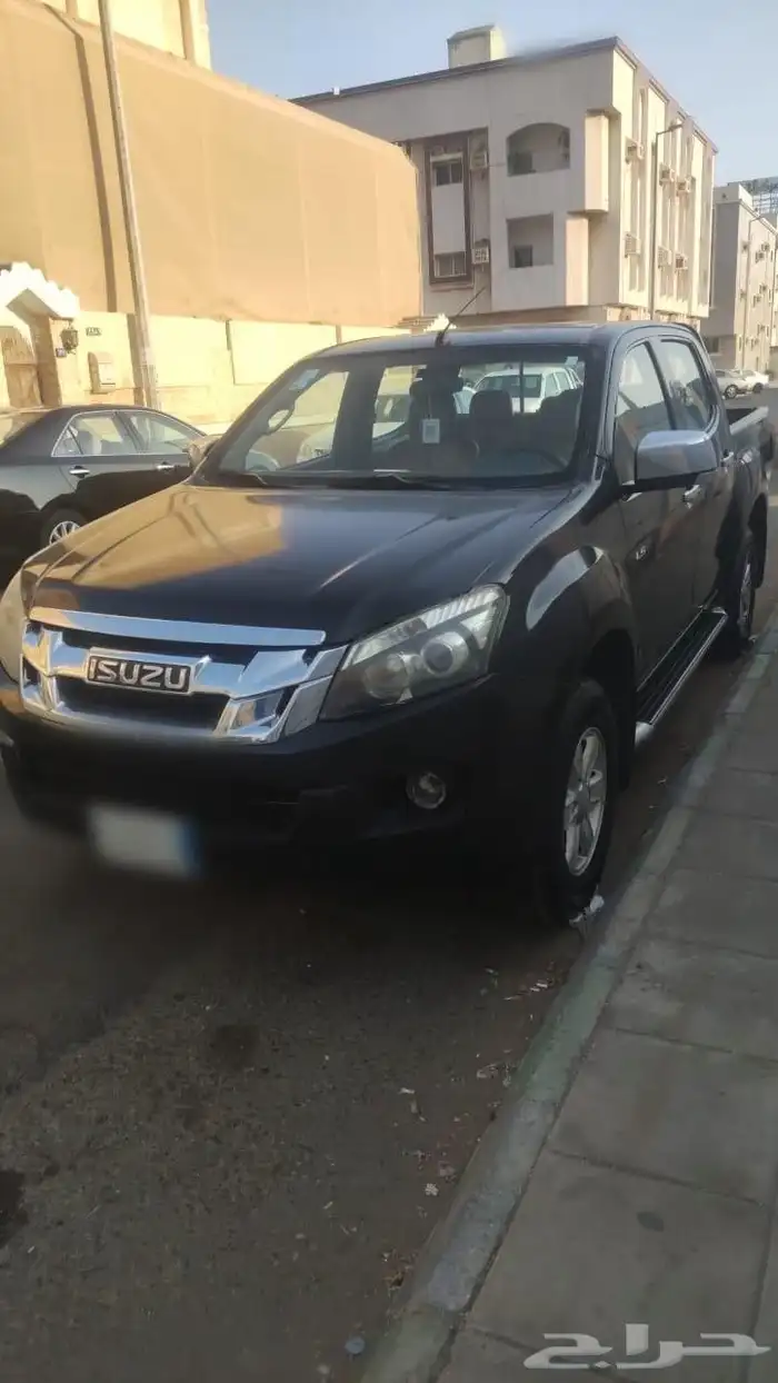 وانيت ايسوزو موديل 2014 جير اوتوماتيك دبل ديزل 2