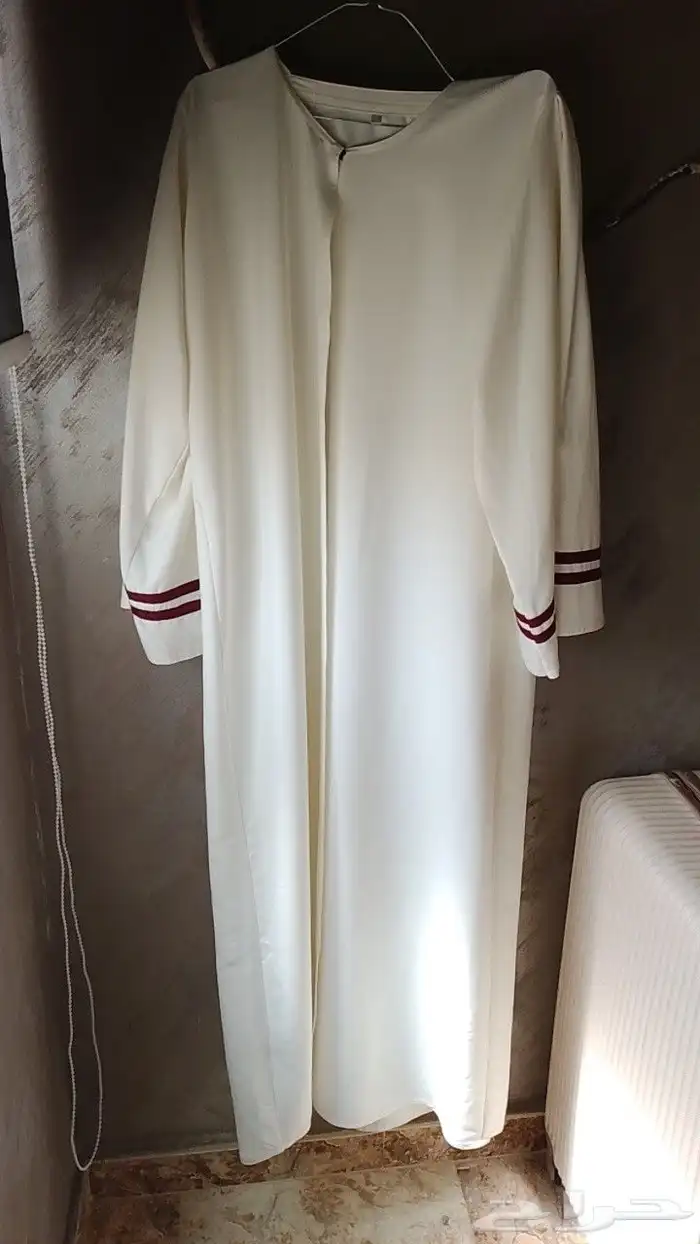 عباية التخرج شاريته من 2023 شريته ب ميتين بس بخليها بخمسين 0