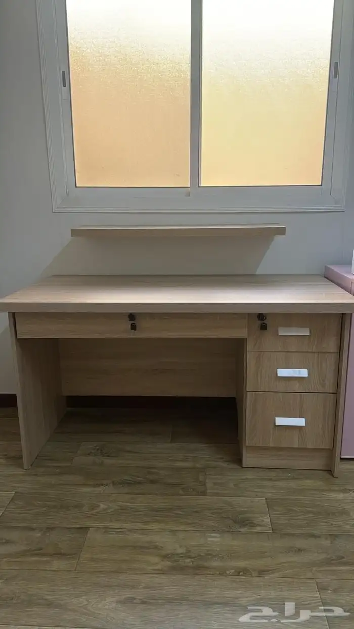 مكتب شبه جديد نظيف مرا للبيع السبب كبير مقاسه 0