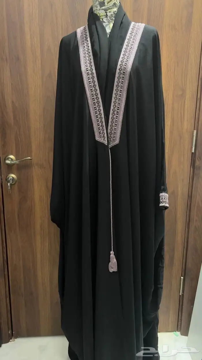 عبايات فخمه من فنون التراث وبوتيك موزان في دبي مقاس 60-59 0
