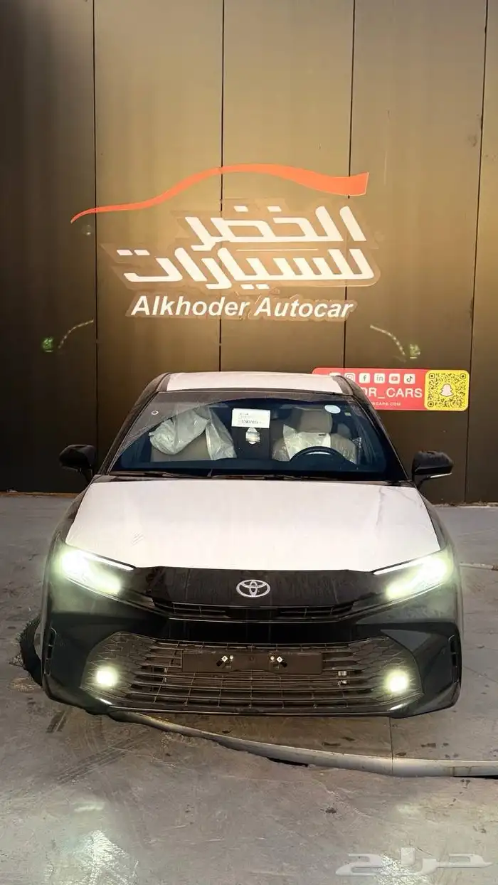 تويوتا كامري E 2025 لدى شركة عبدالمجيد الخضر 1