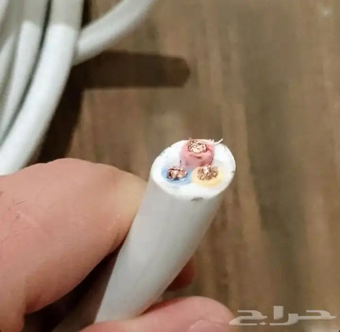 لمبات ليد صفراء للسقف شبه جديده 2