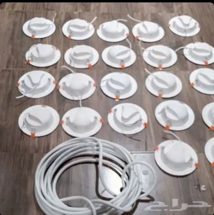 لمبات ليد صفراء للسقف شبه جديده 1