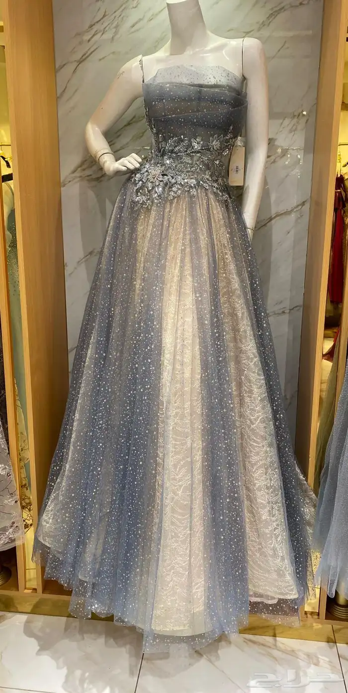 فستان سهره أو ملكه أنيق 0