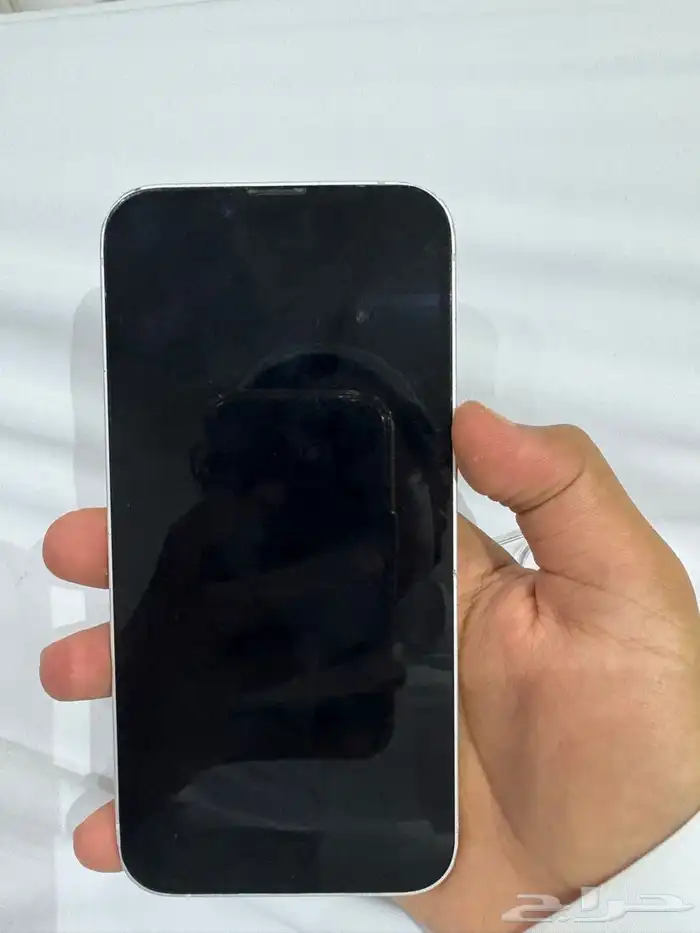 ايفون 14 نظيف في حكات بسيطه لا تاثر على الجهاز 3