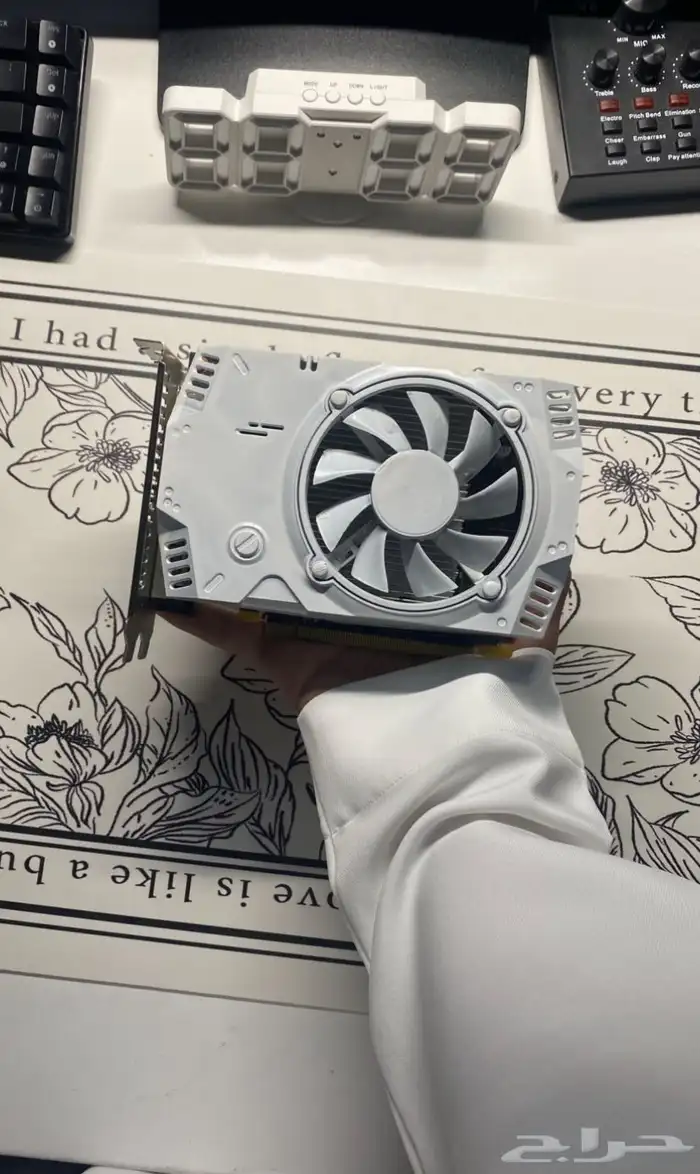 للبيع كرتين شاشه بسعر معقول 2