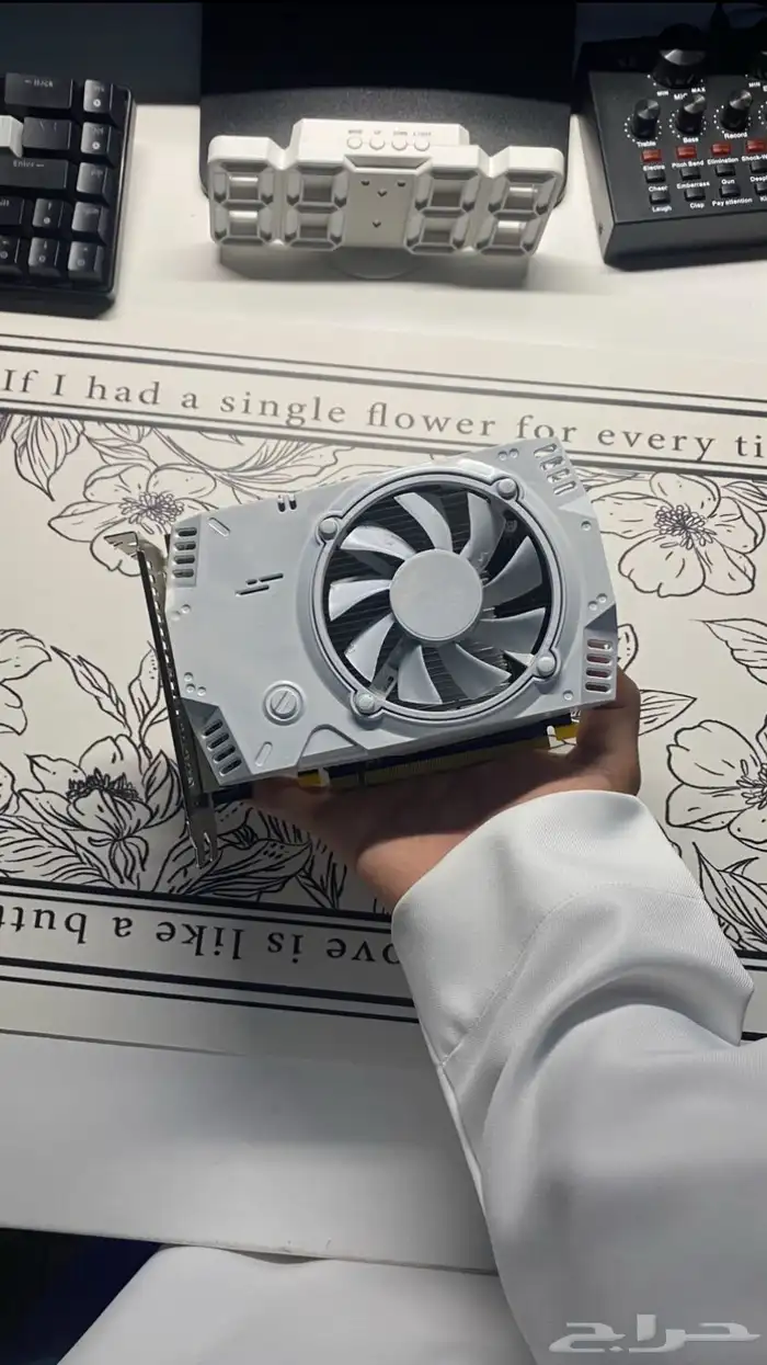 للبيع كرتين شاشه بسعر معقول 1