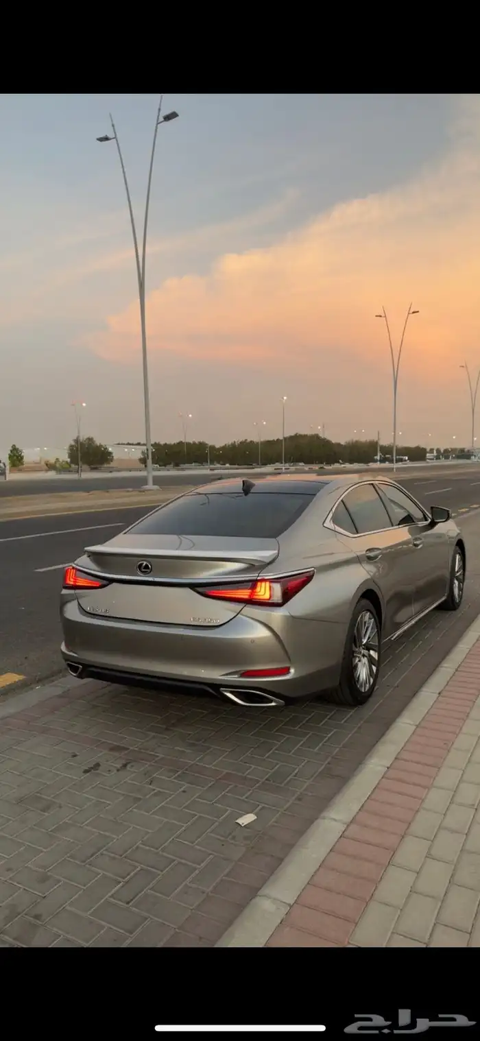 لكزس ES350 DD سعودي 2025 عداد الفين كيلو 4