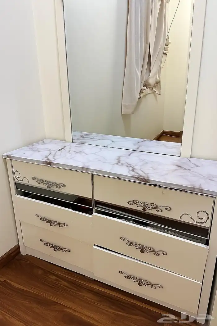 غرفه نوم دولاب 6 درف وتسريحه وسريرين كوميدينه وشفنيره 3