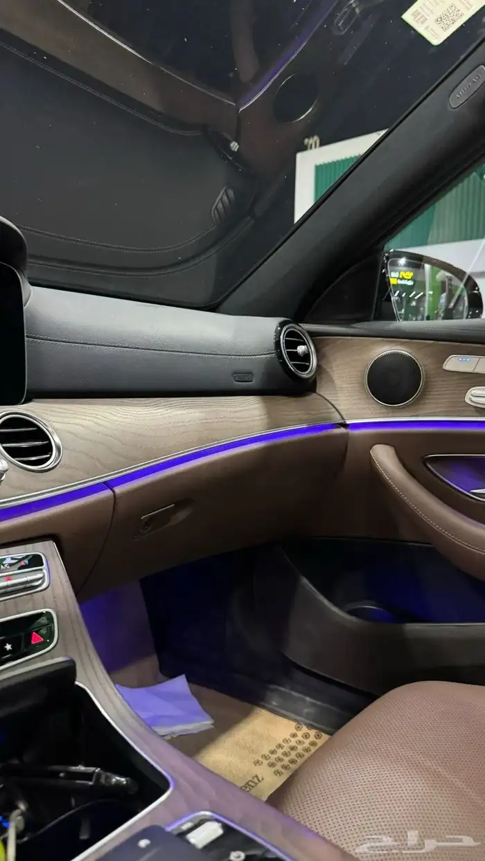 مورسيدس 2022 E300. فئة kit AMG 16