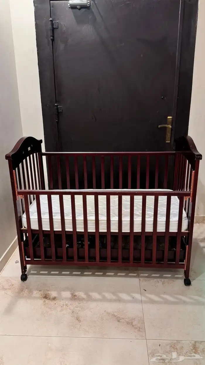 سرير اطفال نضيف مره 1