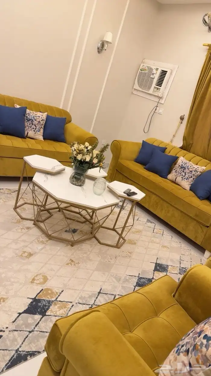 كنب 7 اشخاص مع ستارة وطاولات وفرش 3