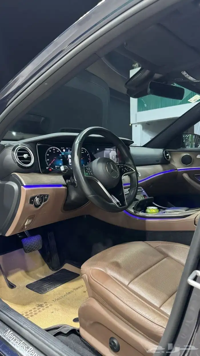 مورسيدس 2022 E300. فئة kit AMG 15