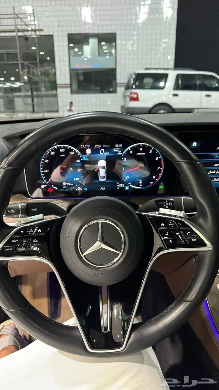 مورسيدس 2022 E300. فئة kit AMG 12