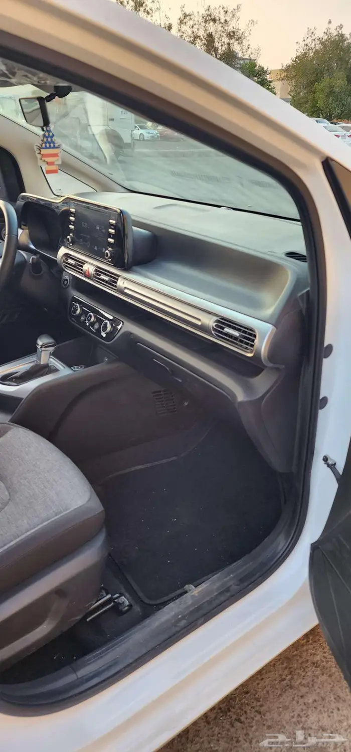 للبيع هواندي ستاجيزا 2025 3 صفوف 4