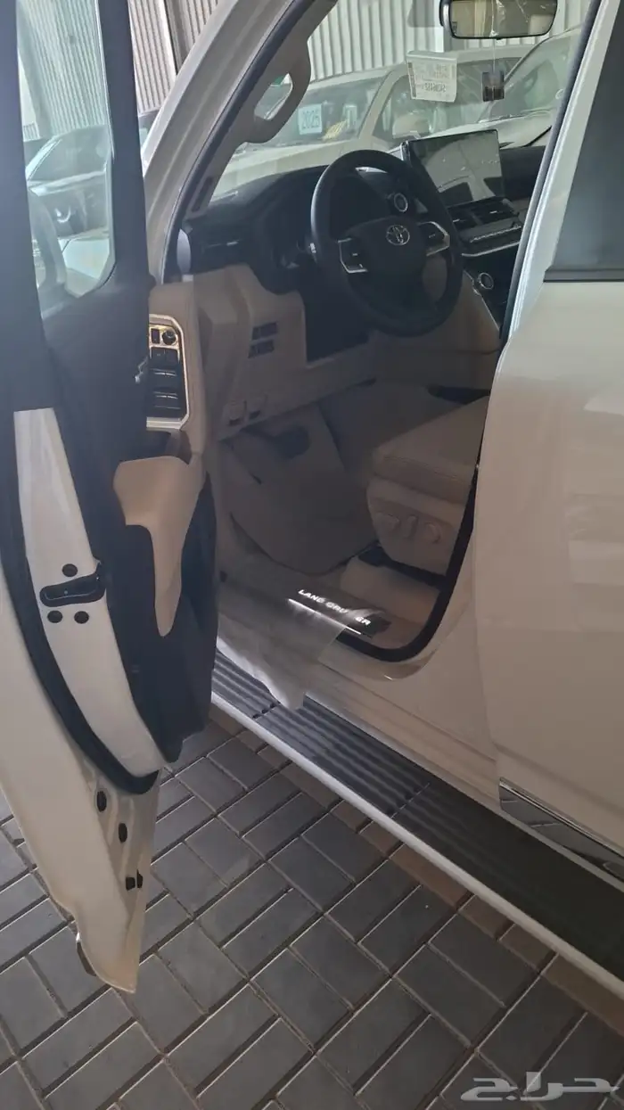 جي اكس ار 2025 ابيض L4 7