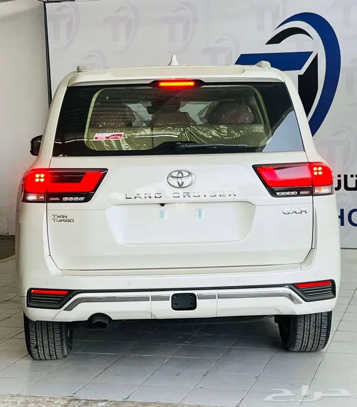 لاندكروزر GXR4 بنزين 2025 3