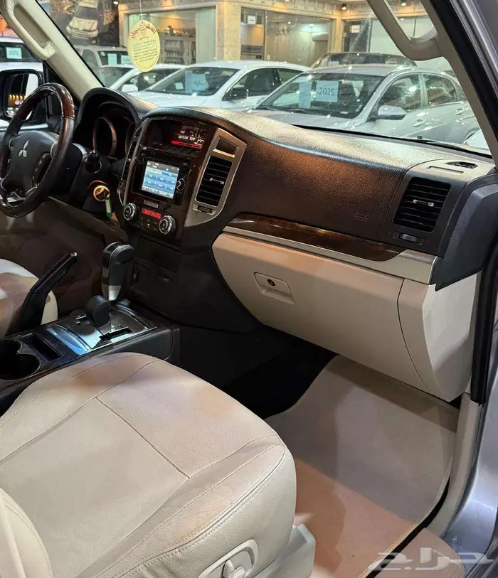 للبيع مستوبيشي باجيرو 2017 فئه GLS دبل 3.5 سعودي 41