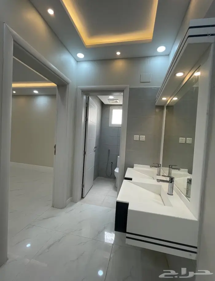 للبيع شقة دور ارضي مدخل خاص 5 غرف كبيرة بالرانوناء 0