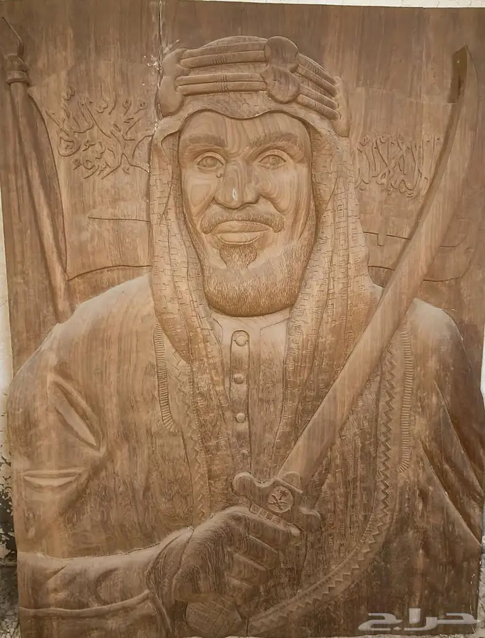 منحوتة خشبية للملك المؤسس 0