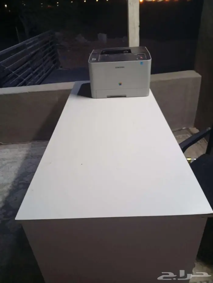 طابعه سامسونج يوجد طاوله مكتبيه 2