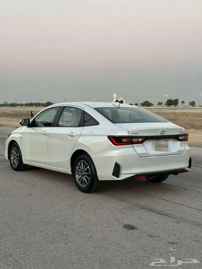 تويوتا يارس 2023 عداد 40 فقط 15