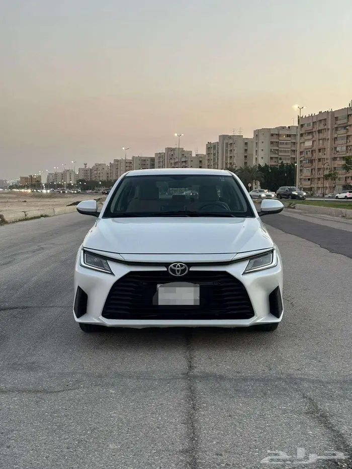 تويوتا يارس 2023 عداد 40 فقط 4
