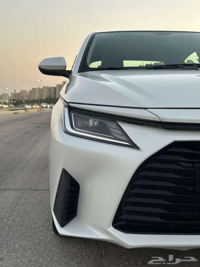 تويوتا يارس 2023 عداد 40 فقط 8