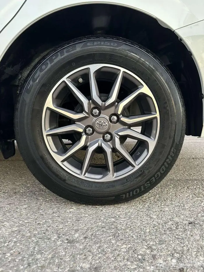 تويوتا يارس 2023 عداد 40 فقط 16